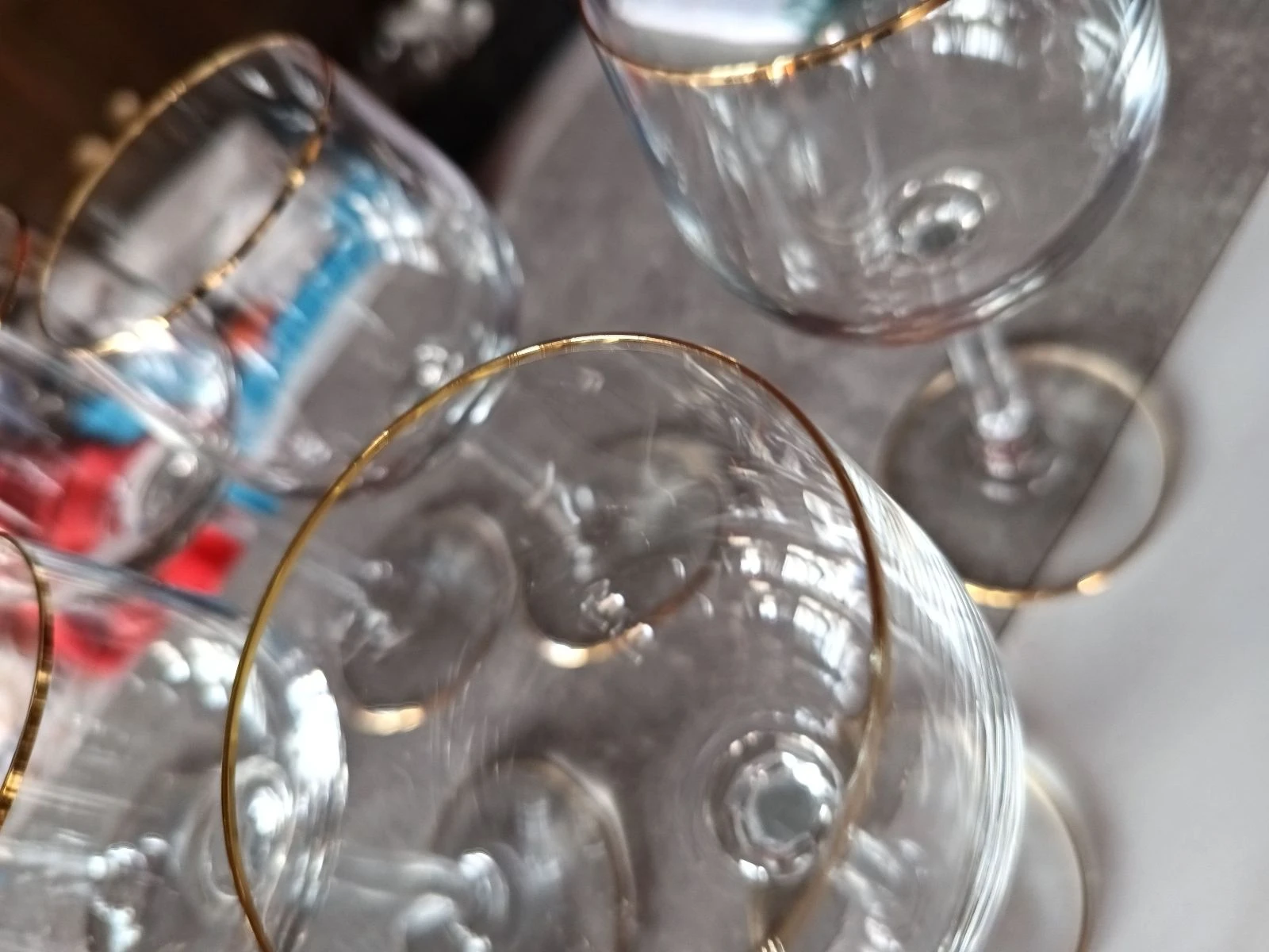 Set of 8 wine glasses with golden filigree on base and rim – photo 7